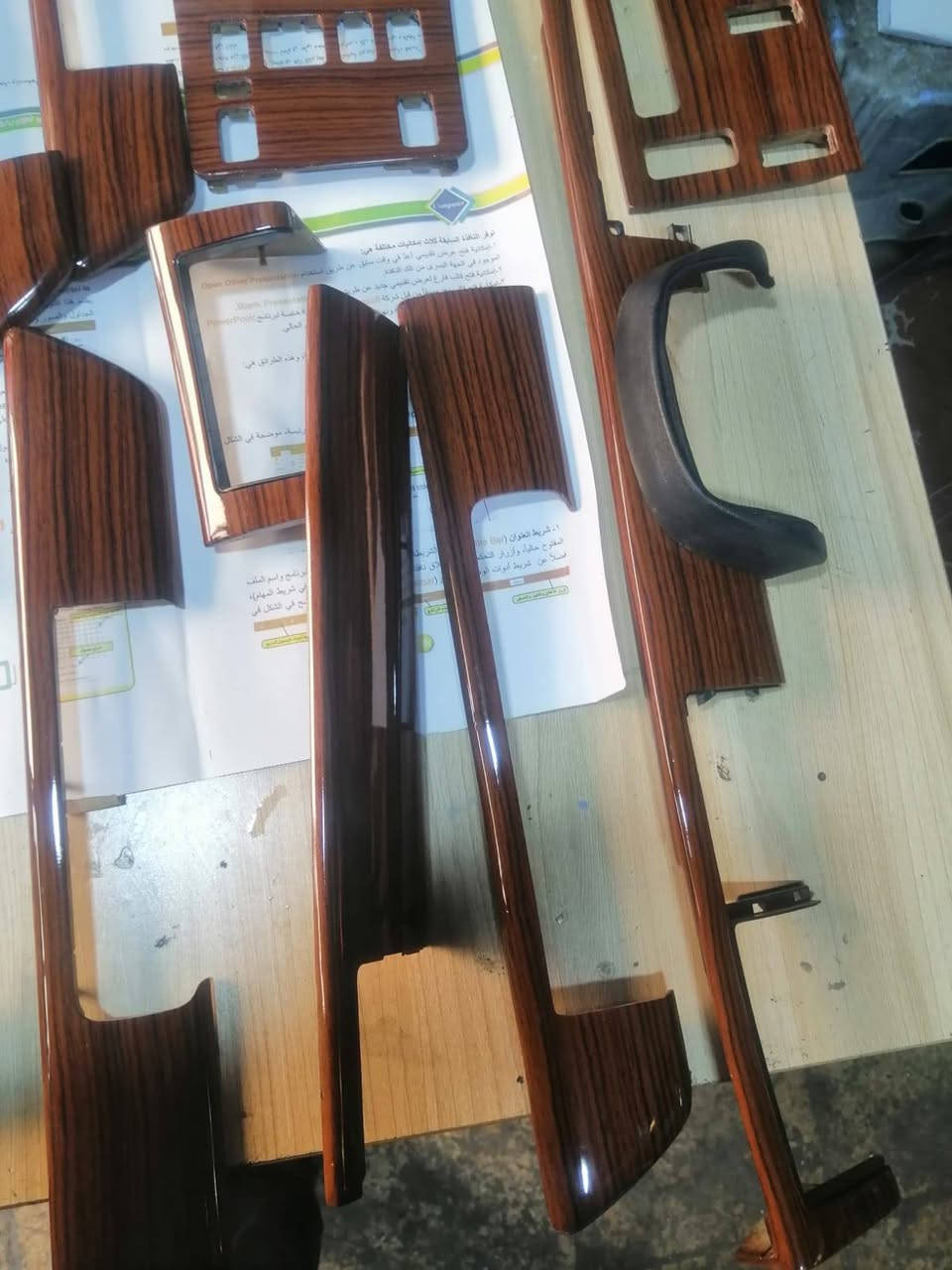 أدوات سيارات مرسيدس دب جانبو ام عيون مرور شبح غواصة ٢١١ او ٢٢١ الشيخ عمر الشارع الثالث ***********
