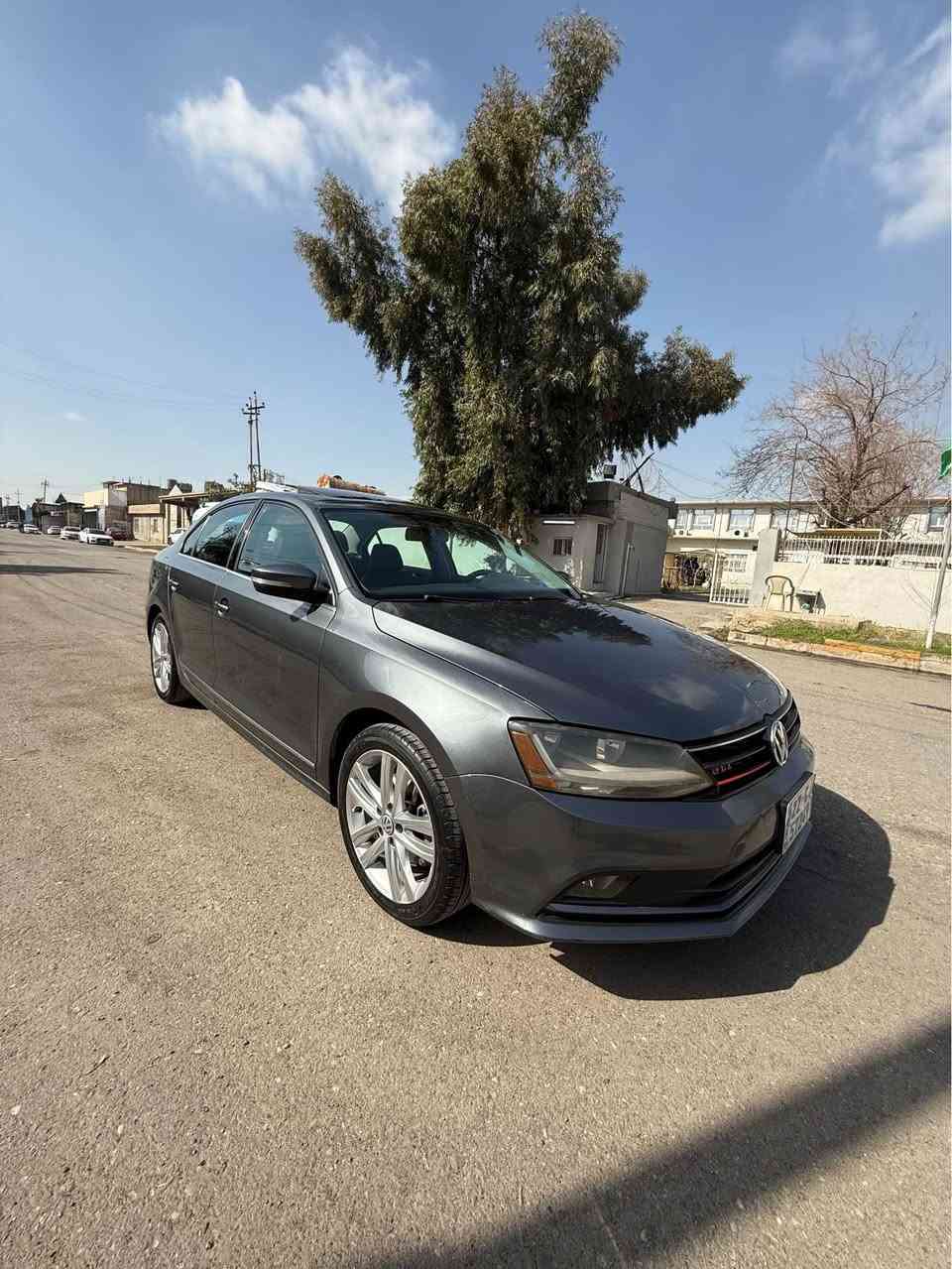 فولكس واگن جيتا موديل ٢٠١٧ ره نگى نه وتى مواصفاف SEL قه پات مواصفات مكينه ١٨ توربو كوشين جلد هيته ر كاره با شاشه گه وره  ئاوينه ئيشاره ت ويل گه وره سلايت رادار ى پيش و پشت و ئاوينه بئ صبوغ و بئ ئيرباگ ته نها ٢ جئ ى بچووك تعديلى هه يه سه ياره كه بئ ته قه و ره قه يه و ٤ تايه ى نويي له سه ره فحص و هه ززه و ره قه م و سه نه وى      هه موو نوييه.
نرخ/١٣٥
ناويشان/ هه ولير
ژ.م/ *********** أربيل, العراق
