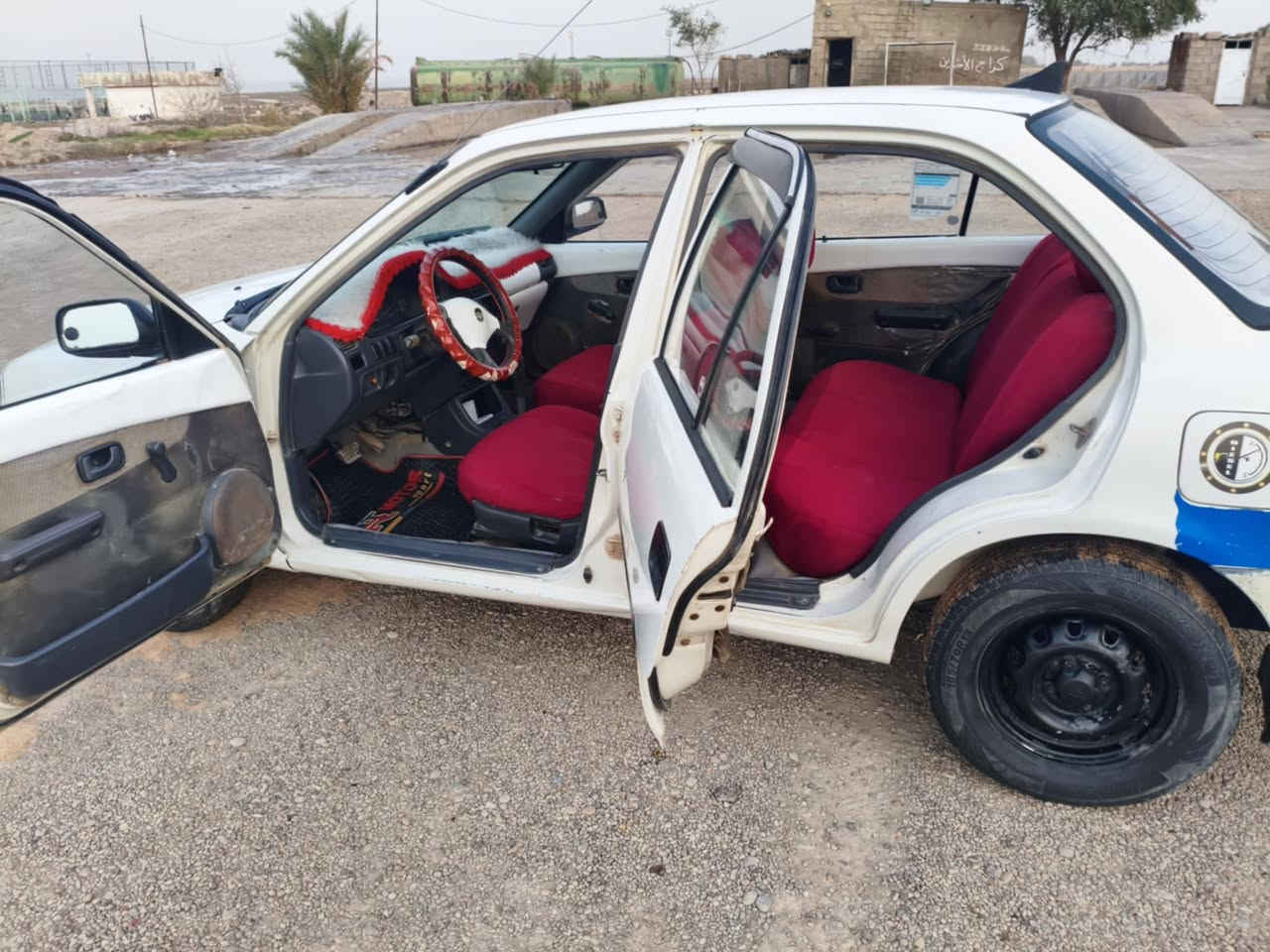 السلام عليكم كورلا داهستو موديل 1995 سياره حلوه حيل تخم تاير جديد غرفتها حيل جديده السياره ابلاد أيسر محرك كير كفاله تبريد كهربائيات ابلاد سعرها 33بيها مجال مكان السيارة ديالى حمرين ***********
