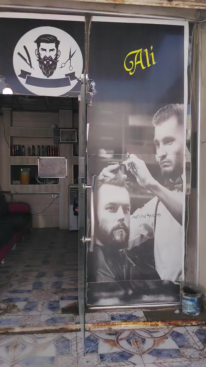 السلام عليكم محل حلاقه للبيع عنوان حله ورديه مقابيل العلوه مخضر ***********
