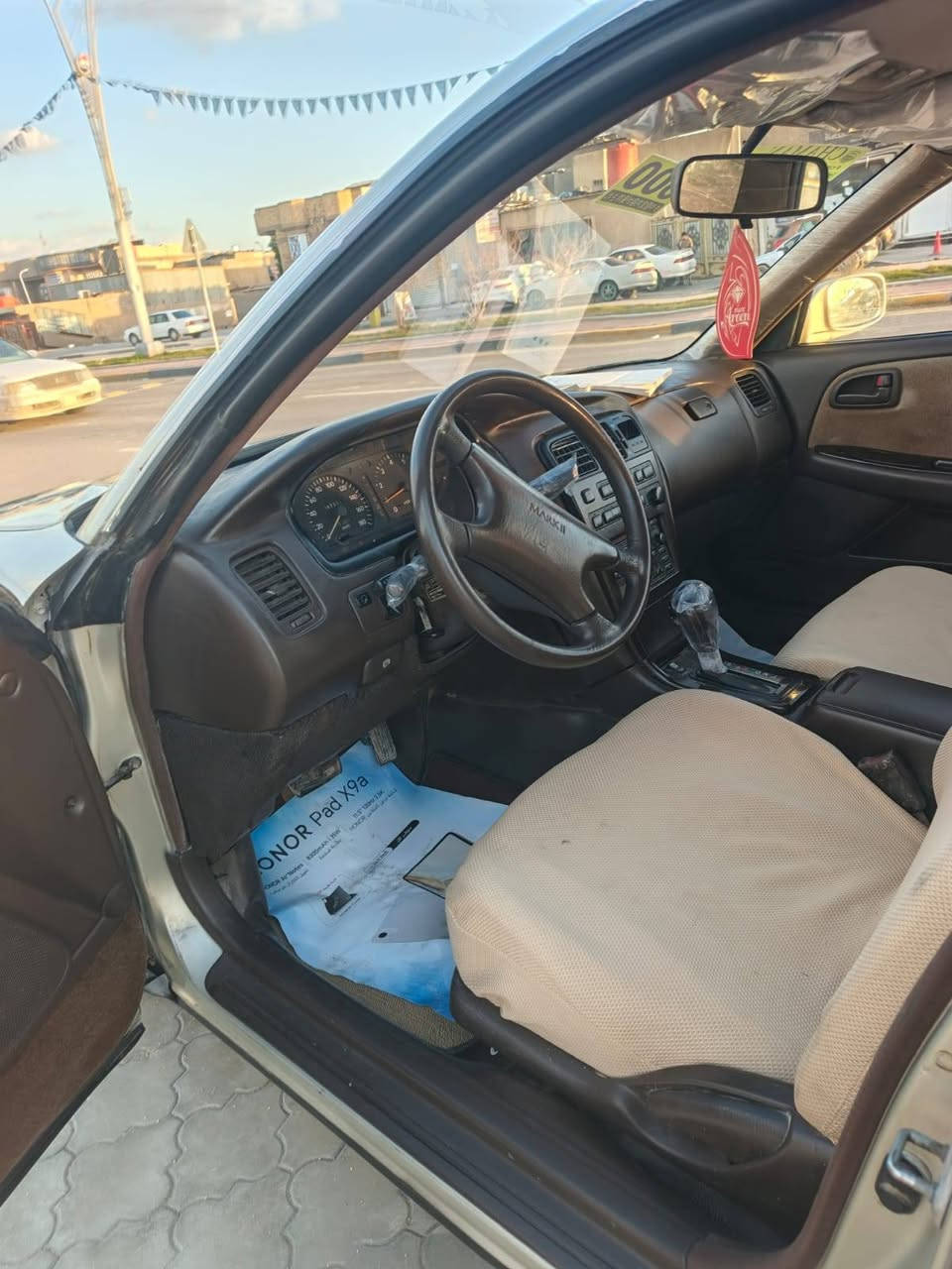 السلام عليكم مارك نفخ لون ذهبي موديل 93 مكينه اثنين ونص  كفاله  باسمي سياره مشروع  عنوان البصره***********
