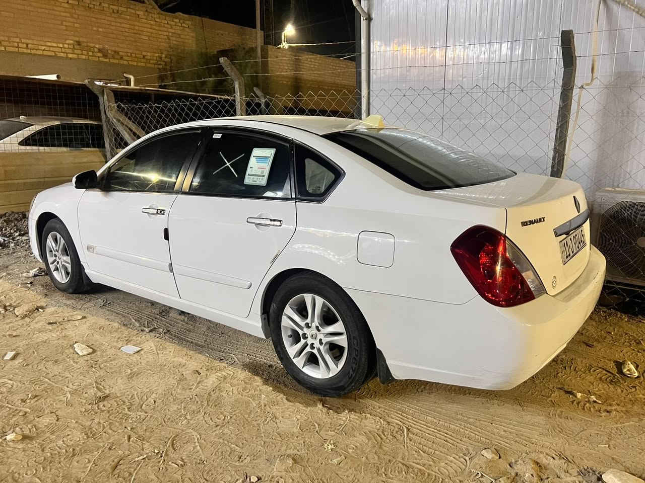 رينو سافران ٢٠١٠ ، ٤ سلندر  بيهه بارد بالباب عكس السايق ولباقي مكفول حدادية جديدة  دواخلها نضيفة كلش تدفئه بلكشنات السياره احلا من لصور وجديده كلش ***********
السعر 110 مكانهه ديوانيه رقمه بغداد الجديد مداور ثاني يوم
