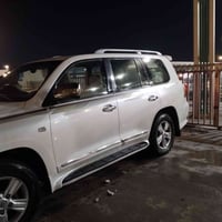 ورحمه الله وبركاته لاندكروز للبيع جديده وحلو كير محرك خير من لله بسمي ...