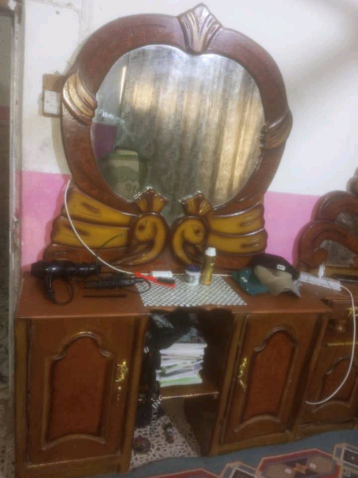 عندي غرفه النوم صاج عراقيه جديده تستعمل شهر 
400 الف مكاني الوركاء وهذا رقمي ***********