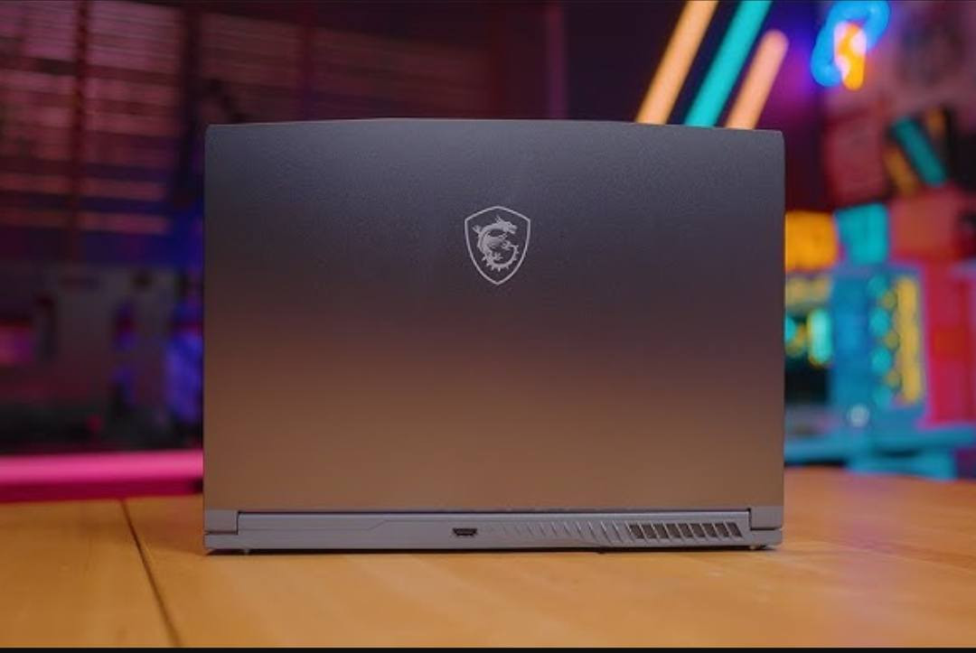لابتوب msi جيمنج نسخه مميزة
مستخدم 4 أشهر نضافه قويه جدا لا يوجد أي شخط أو بكسل عاطل كيبورد نضيف و واضح جدا
كرتونه موجوده وموجود أيضا شأنه اصليه لل لابتوب بطارية قويه جدا ومحافظة عليها
سعر مليون و 200 ألف 
موقع الرمادي 
لل تواصل ***********
الميزات الأساسية

العلامة التجارية: إم إس آي (MSI)

معالج إنتل كور i7-13620H

بطاقة رسومات NVIDIA GeForce RTX 4050 للابتوب بسعة 6 جيجابايت GDDR6

شاشة 15.6 بوصة بدقة Full HD (1920×1080)، معدل تحديث 144 هرتز، لوحة بمستوى IPS تدعم تصفيه ألوان عبر إنفيديا

ذاكرة RAM بسعة 16 جيجابايت DDR4-3200 | سعة تخزين SSD بحجم 512 جيجابايت

تطبيق MSI App Player لتجربة ألعاب سلسة بين الهاتف المحمول والكمبيوتر

جاهزية للصوت عالي الدقة

نظام التشغيل: ويندوز 11 برو
