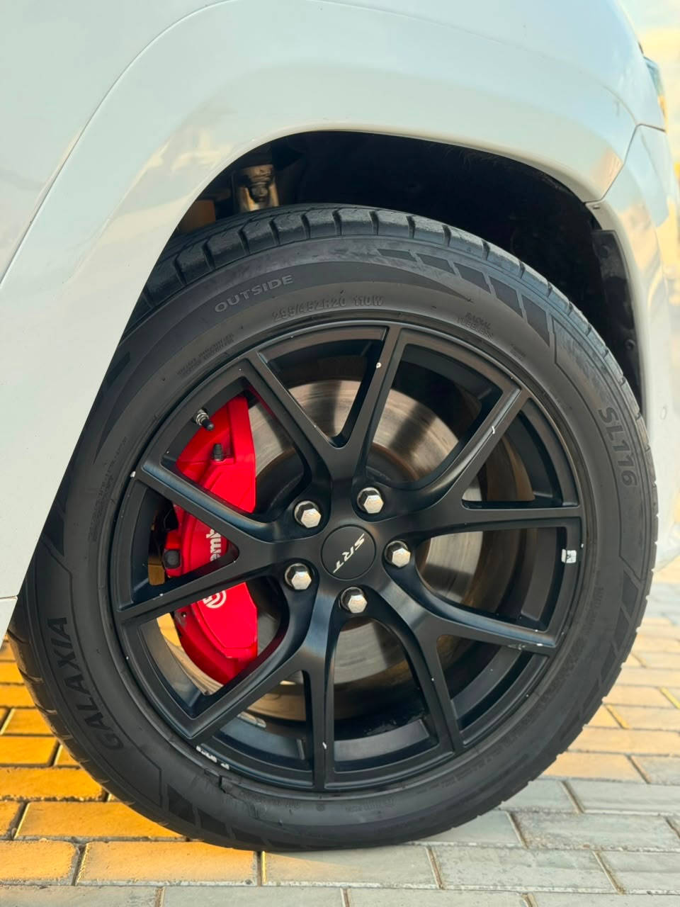 Jeep Grand Cherokee SRT
الموديل : [ 2020 ]
المحرك : [ V8 / 6.4 ] 🔥
الگير : [ أوتوماتيك ] 
الممشى : [ 70 الف ميل ]
اللون : [ أبيض - صدفي ] 🤍
الحالة : [ السيـارة خليجيـة وكالة هـارلم ، مكفولة كفالة عامة ! ]

[ السعـر .. 34,000$ قابـل للتفـاوض ✅ ] 

[ الـــــمـــواصــفـــــات ]

- السيـارة فووول أعلى مواصفات للأخيـر 1 / 1 

الموقع : [ صلاح الديـن / تكـريت ] 📍

للتواصل واتس اب او اتصال : [ *********** ]

#jeep #jeep_grand_cherokee #srt #كلين #yasser_erbil
