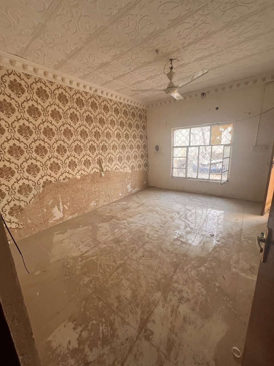 للايجار بيت في ام الخيل 3
السعر ٣٠٠ بدون اجور الماء والكهرباء 

غرفتين وصاله ومطبخ واستقبال وصحيات وطارمه

جاهز للسكن يحتوي على ( كيزر + ماطور+ تانكي)

🌹الايجار للعوائل فقط 🌹

للاستفسار 

***********
