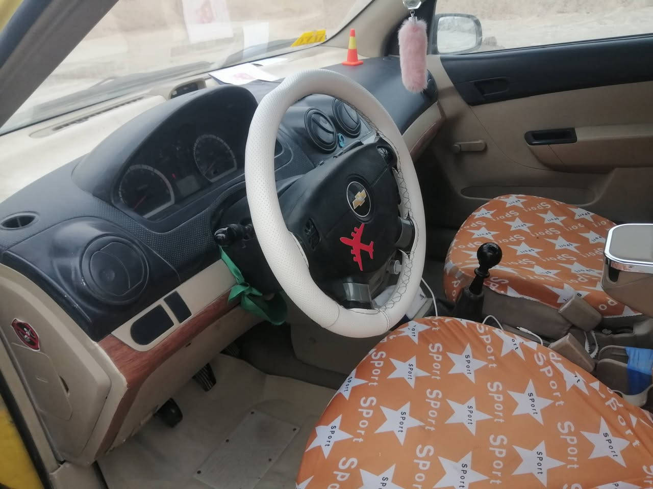 سلام عليكم افيو مديل 9 خليجي مكينه كير حداديه تايرات جدد سياره بيها ظربه بتكم الماميه برانكيت شواصي جدد بسمي سياره سعر ٤٠ بيهاا مجال رقم تصال ***********
