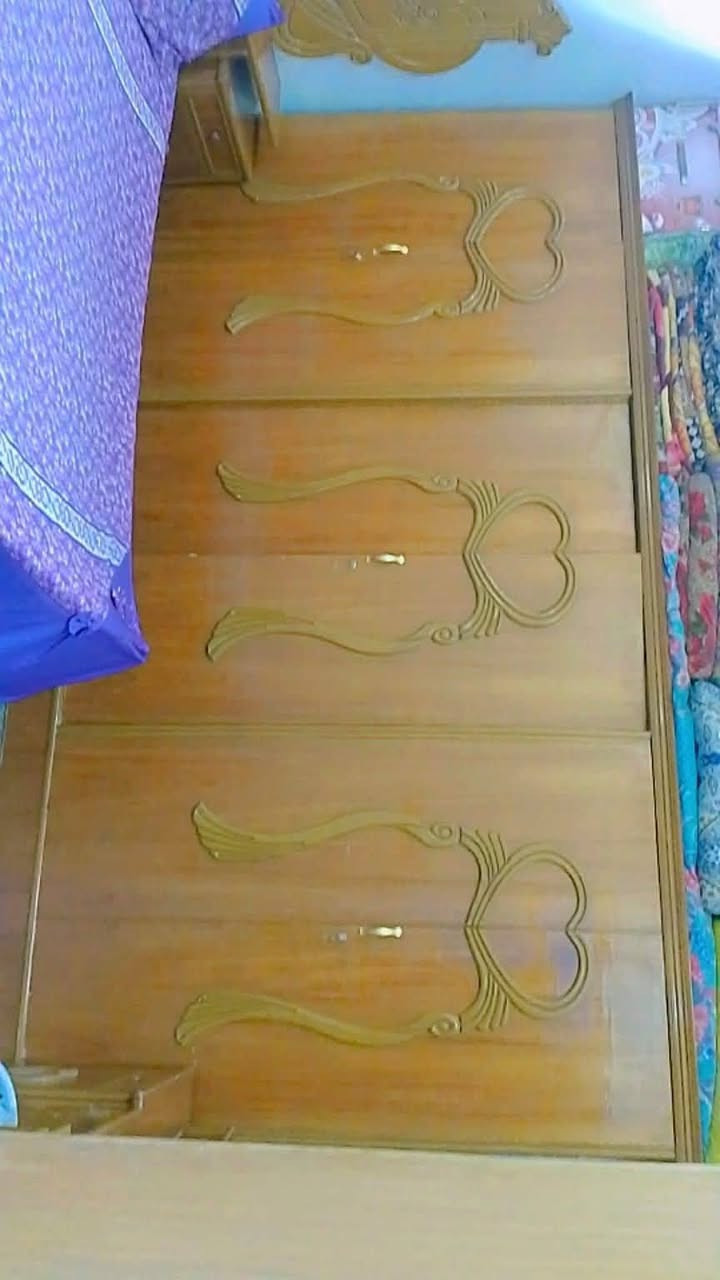 غرفه 6باب طابقين. تسكام ثقيل
الخارج صاج الداخل صاج القاعده بلوك الضهر جرجوبا براغي شغل عراقي حشوه درج اولى

الارتفاع مترين وستين العرض ثلاث امتار وستين

‏‪***********‬‏
