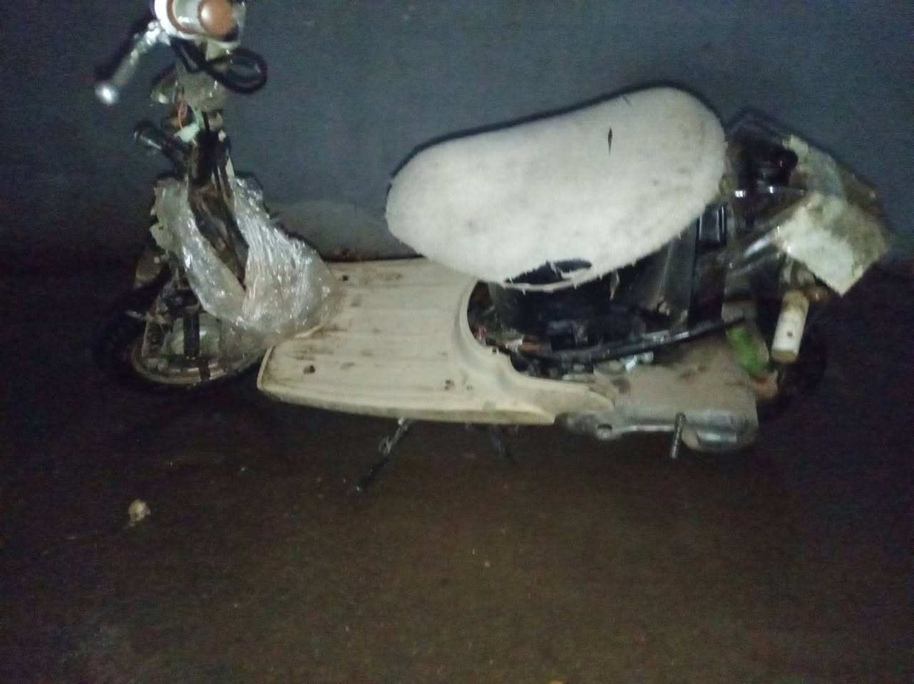 السلام عليكم عندي هذا الموتور للبيع طالب عليه 100,000 شرق ماكينه رقم واحد وشاصي كل شي ما بيه الله بداكم جديد طق الساند اريد ابيعه ***********
