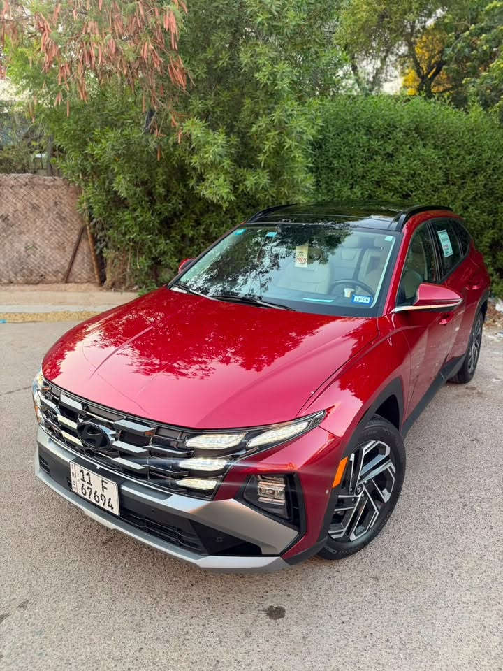2025 Tucson limited 
توسان لمتد اعلى مواصفات لون احمر داخل ابيض
 دخول جديد وارد امريكي 
رقم بغداد 
ضرر بسيط  جداً جداً ربع الجاملغ الامامي صبغ فقطط 
باقي السيارة كفالة عامة 
بدون ايرباك بدون ايرباك 
السيارة جديدة ودخول جديد واخت الزيرو بعدها 
ماشية 22 الف ميل 
1- محرك 2500 بانزين 
2- بانوراما 
3-اربع كامرات امامي وخلفية وجانبية بالمرايات 
4- حساسات امامية وخلفية ١٢ حساس
5- رادار امامي وجانبي وخلفي نقط عمياء 
6-تتقدم وترجع بالبصمة 
7- كشنات جلد ابيض وكهرباء الاماميات 
8- تبريد وتدفئة كشنات امامية وستيرن تدفئة وكشنات خلفية تدفئة 
9- كير تعليك و شفتات ستيرن 
10-خزن كشنات
11-لايتات عدسات تختلف عن العادي
12- صندوق كهرباء ومن تقترب منة يفتح  
13- داتا شو تعرض على الجامة الامامية 
14- سستم صوت Bose مع دمام بالصندوق
15-اوتو هولد
16- مساعدة النزول من المنحدرات 
17-شاحن تلبفون واير ليس 
18-حساس قراءة العين 
19-الوان داخلية تتغير ١٠ الوان بيها 
20- انارة داخلية led 
21-شحن تايب سي 
22- ويل كب حجم ١٩ 
23- شاشة كبيرة ابل كار بلي واندرويد اوتو 
السيارة جديدة ومابيها اي نقص 
مكان السيارة بغداد
السعر 225$ وبيها مجال 
***********
