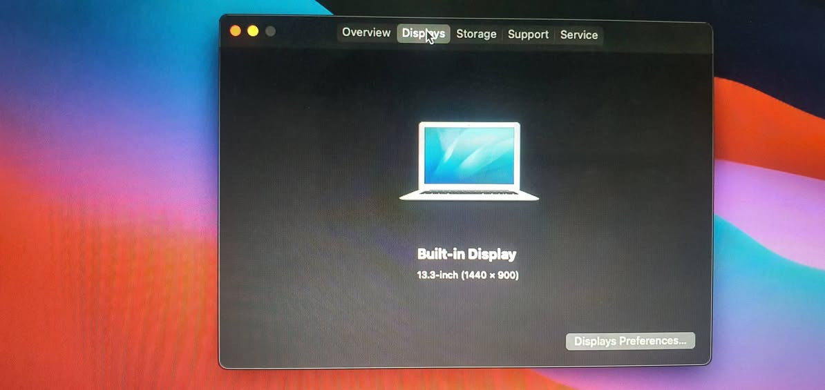 جهاز ماك بوك أير (MacBook Air) أصلي، يتميز بخفة الوزن والأداء المستقر، مناسب جداً للدراسة، التصفح، والأعمال المكتبية. الجهاز بحالة ممتازة جداً (مثل الجديد) وشغال بنظام macOS Big Sur.
المواصفات التقنية:
الموديل: MacBook Air (13-inch, Mid 2013).
التخزين: 256 ssd
المعالج: Intel Core i5 بسرعة 1.3 GHz.
الرام (Memory): بحجم 4 GB.
كرت الشاشة: Intel HD Graphics 5000 (1.5 GB).
الشاشة: 13.3 إنش بدقة وضوح عالية (1440 \times 900).
لوحة المفاتيح: تدعم اللغة العربية والإنجليزية (أصلية).
 حالة البطارية:
الحالة (Condition): Normal (طبيعية).
عدد الدورات (Cycle Count): 406 دورة فقط (يعتبر قليل جداً لموديل الجهاز، مما يعني استجابة ممتازة للشحن).
 مميزات إضافية:
نظافة خارجية وداخلية 100%.
النظام محدث ومستقر جداً.
تصميم نحيف وأنيق وسهل التنقل.
 المكان: [مدينة الامال استخدام شخصي] السعر: 250 الف )
 للتواصل: ***********
الملحقات: شاحن اصلي فقط
