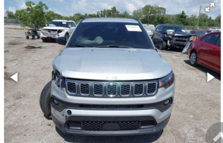 السلام عليكم
جيب كومبارس موديل ٢٥  رقم شمالي
زيرو ماشيه ٦ الف 
مواصفات شاشه كبيره كامرا بصمه حساس امامي خلفي
رادار تحديد مسار  كشن جلد تدفئه تبريد  
حادث بسيط الصور مع المنشور
السعر ١٨٠ وبيه مجال
مكان السياره ذي قار
هاتف  ***********
