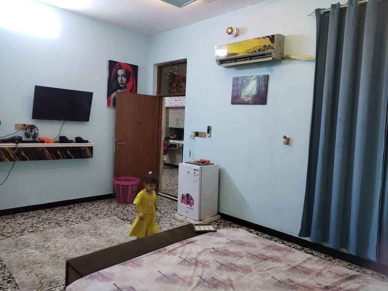 يالله بيت ١٠٠ متر رابع قطعه عن عشرين الصابيات شارع سكلة ابو موسى بيت نضيف عالي عن الشارع مقرنص ماء مجاري كهرباء
يحتوي على ستقبال غرفه حولي مطبخ بارد مطبخ حار حمام السعر ٨٥ وبي مجال مبيت مفول ***********
