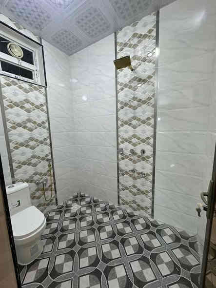 سلام عليكم يوجد بيت مساحه 1000 متر يحتوي على ٤ غرف نوم واستقبال ومطبخ وصحيات طابو زراعي سند ٢٥ العنوان بغداد الراشديه المراسمه الاتصال على الرقم ***********
