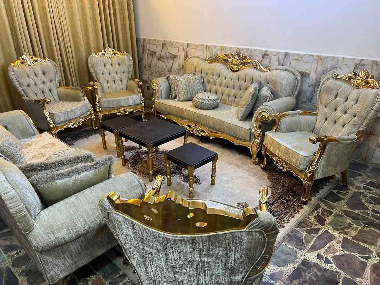 تخم تركي خشب زان طلاء ورق الذهب نظيف جداً عشر مقاعد مع سيت طبلات مكانه المنصور السعر مليون ٣٥٠ /***********
