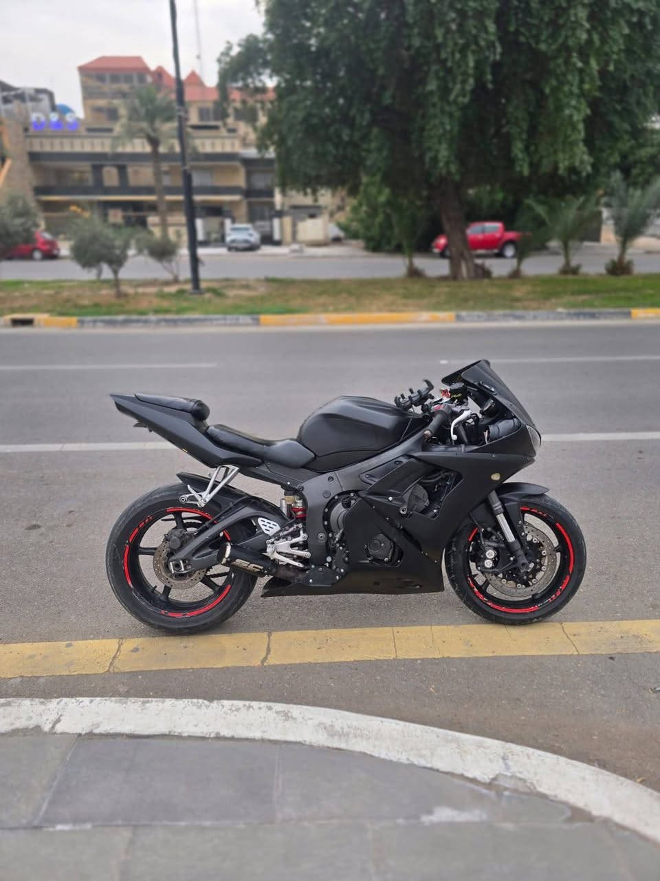 سلام عليكم ياماها r6 2005 دراجة مكفولة ماشية 42 ميل عليها هدرز شوته k&n باور كوماندر واكزوز sc صوتها مرعب وعالي كلش باكات بلمعدل دراجه مبرمجه وزايده 15 حصان وعليها تسكيرات r6 كير ومحرك مكفولات وياها مازده كاملة جديدة اضافيه دراجه نظيفه شلعه ومعدل تشك الكاع دهن موتل محرك نظيف عليها ادامة كامله  بيها اوراق ومزادها موجود مكاني بغداد دورة سعر عالواتساب ***********
