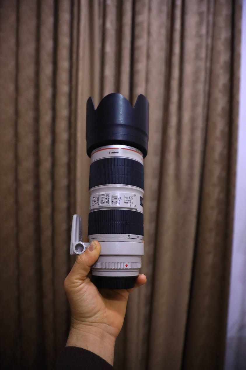 كامرة   Canon  R
آدبتر شركة Canon جديد 
عدسه 24_105 الإصدار الثاني
عدسه زوم   70_200 دبل ستبلايزر الإصدار الثاني
الملحقات الموجوده
بطارية العدد 2
 حزام كتف
جيلاتين للكامره
كارتون الكامره موجود
كارتون الآدبتر موجود
جنطة الخاصه العدسة موجوده
*********** واتساب
