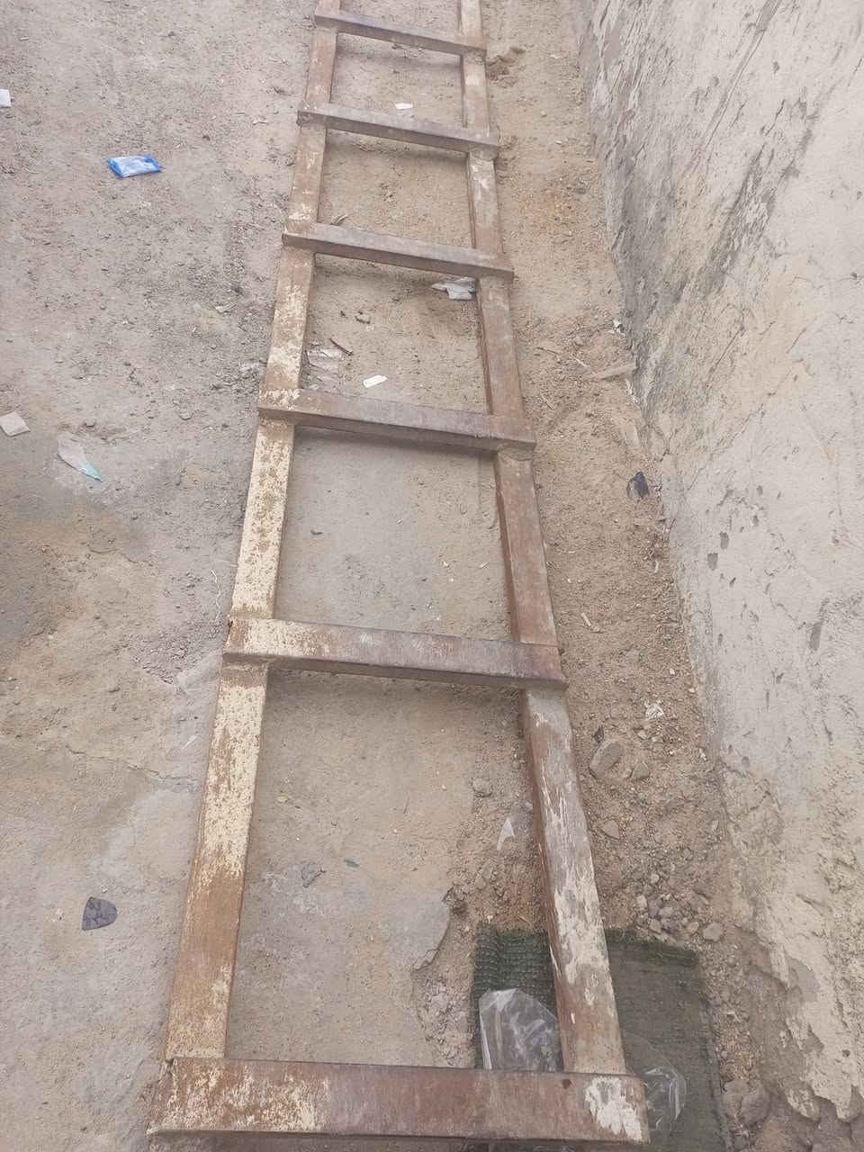 درج حديدطول 4متر السعر ب 50الف وبي مجال مكاني قرب تقاطع الكزيزه واتساب ***********
