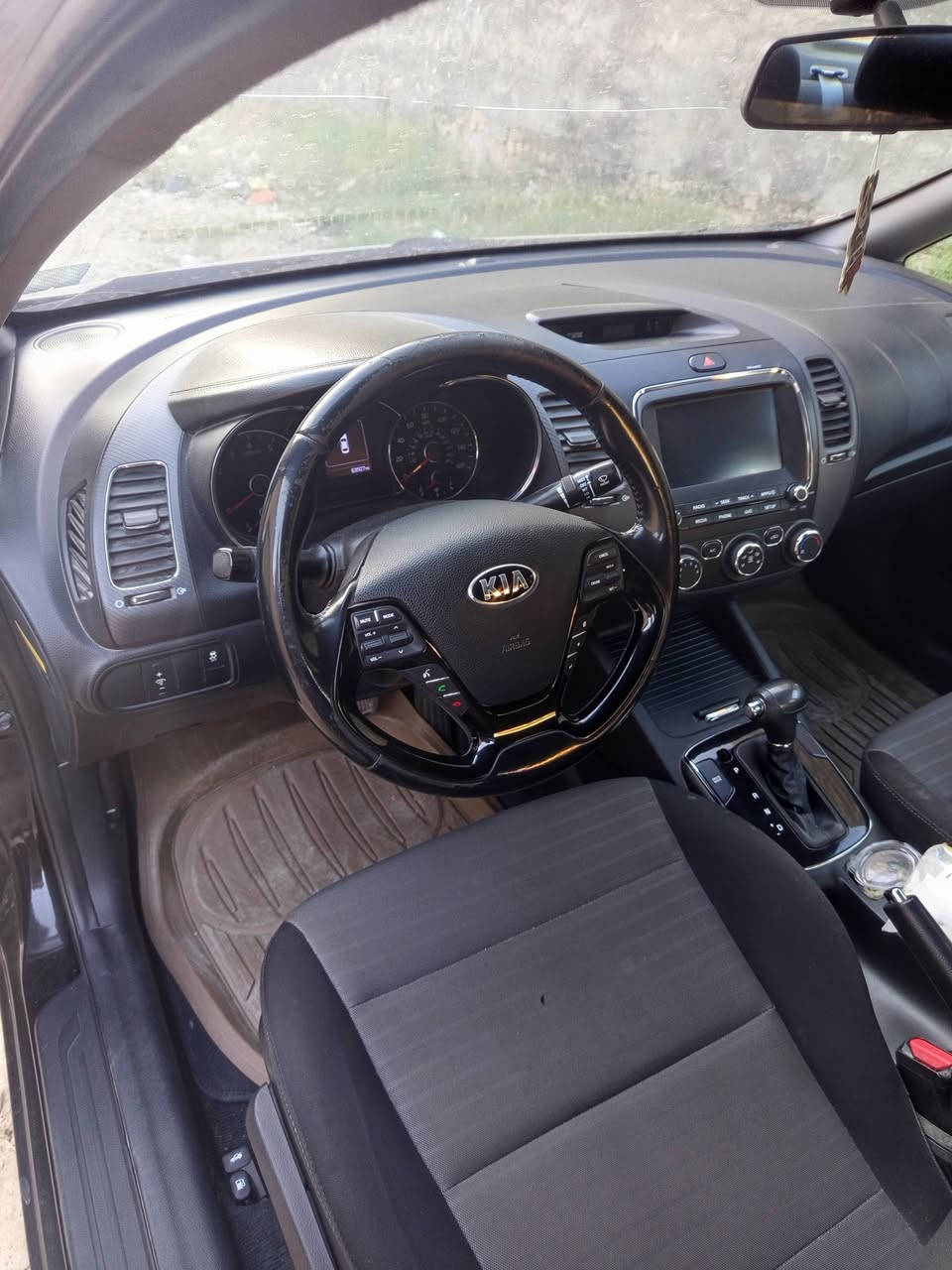 السلام عليكم
كيا فورتي للبيع وارد امريكي موديل 2018 مواصفات s معروفه مكينه 2000 دوش وكير السياره خير من الله حادثه بنيد وباب مبدل ما واصل للشاصي وناقصه راديتر التبريد السعر 125 وبي مجال 
رقمي ***********
