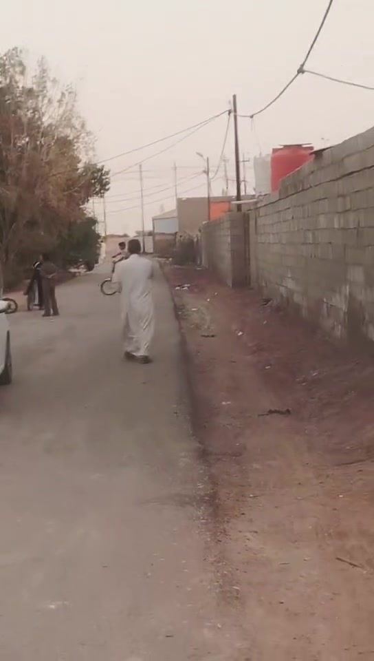 السلام عليكم كاع للبيع ماي كهرباء تبليط جاهزه مساحتها 850 او 800 وسعرها 15 وبيها مجال اتصل بالرقم *********** كامله بالفيديو
