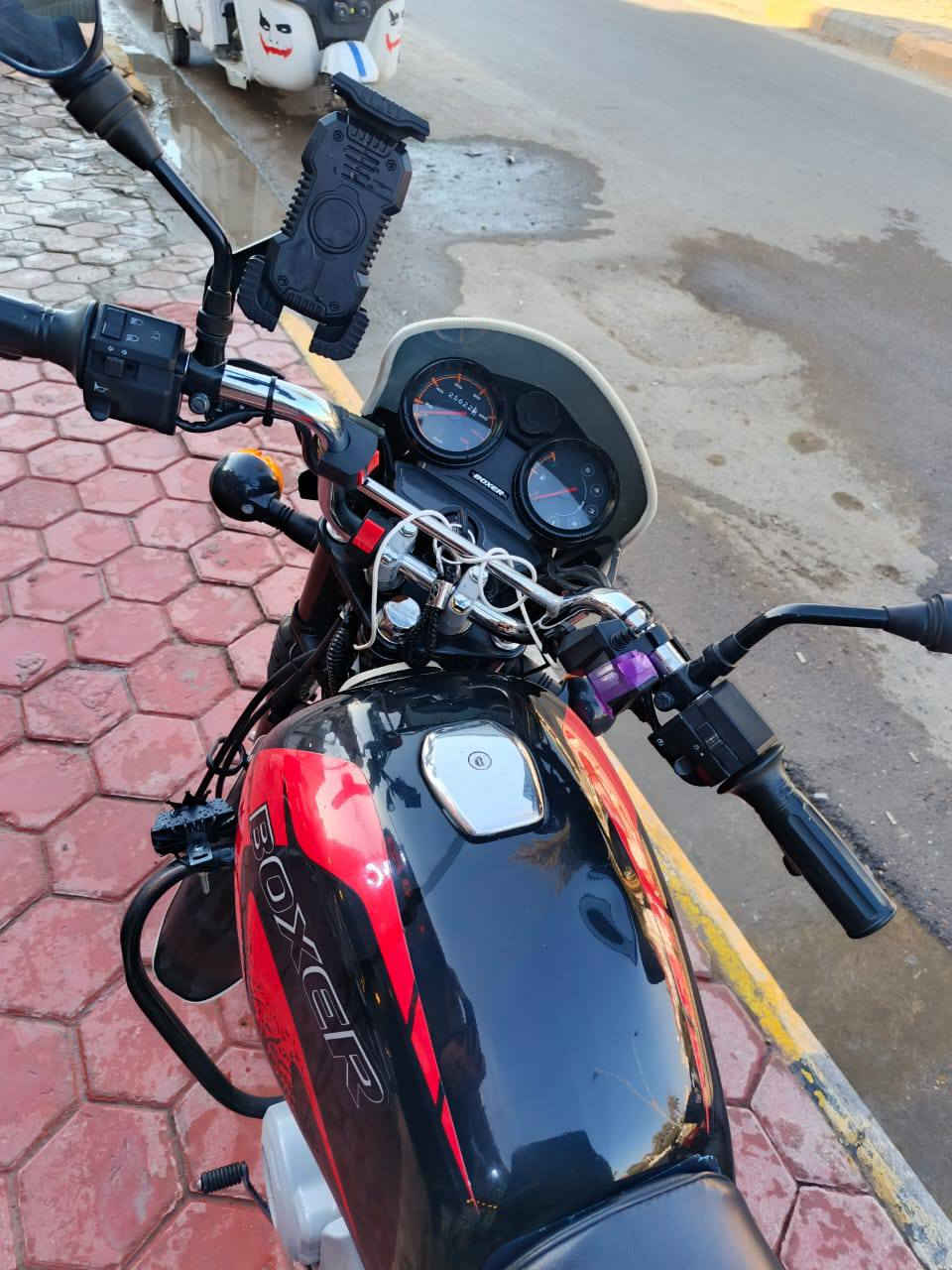 السلام عليكم دراجة بوكسر رقم اربيل تحويل شوكت متريد كفالة عامه
السعر موديل 2024 السعر 3 وبيها مجال 
***********
