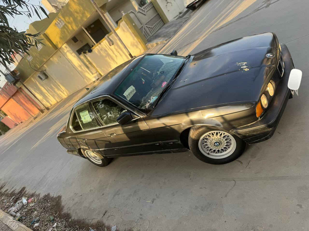 (بسم الله الرحمن الرحيم)
الحلال للبيع فقط بدون مراوس بدون اقصاط✅🔱
موديل1991 (6 سلندر ) 525iA اصل  ✅✨💙
محرك كبس (مسكر) ⚜️✨
سياره لون اسود 🖤 السياره جاهزه من كلشي💯✨
رقم دهوك دولي   2027  ✅💙
صبغ عام للجماليه شرط✅✨💙
مكفوله من الحادث وضربه شرط💯🔺
كير محرك شرط لأ صرف ولأ بخار 💯🔱
بيلاد اوتوماتيك ✅✨
سلايد كهربائي ✨⚡️
غرفه فورميكا+ثلاث بردات✅✨
جامات كهربائي وشغال✅✨
صدر أمامي خلفي جديد كهربائيات 💯✅💙
تخم تاير  جديد تخم ويل خليه  جديد💯✅
و باقي التفاصيل و النظافه كدامكم✅💙
السياره حيل نظيفه مقارنه بخواتها بنفس الموديل💯

السعر (48$) و بيها مجال بصيط للشراي✅💙
رقم هاتف: ( *********** ) 
مكان السياره:.كركوك📍
