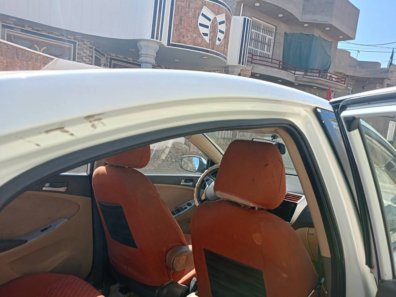 السلام عليكم اكسنت13 خليجي قطرتين للبيع محرك 1600 سنويه بسمي رقم بابل انكليزي هزه  جديده حله حي الصحه بالقرب من بيت المستشار الاتصال على الرقم *********** السعر 84 اوبي مجال
