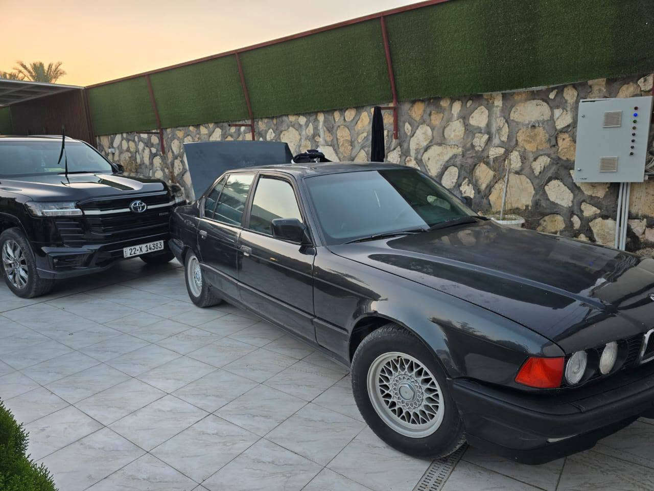 بي ام 740 محرك 8 سلندر  موديل 92 داخل جلد اسود ملكي دبل جكمجه كشن كهربائي تبريد خلفي تدفئه كشنات اعلى مواصفات السياره كفاله جاهزه حداديه امامي خلفي كله جديد تبريد ثلج محرك كبر كفاله تخم تاير سنويه جديده داخل جديد جنطه جديده لايت زنون ماكو شي ميشتغل سياره كله عل بلاد كهربائيات كلها شغاله السياره ماعايزه برغي فقط جراد قماره والفتحه عاطله للامانه الباقي كفاله عامه بابل الكفل 
***********
