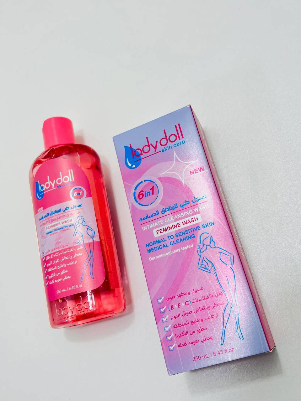 غسول ليدي دول هو غسول طبي مخصص للمناطق الحساسة بتركيبة 6 في 1، مصمم للبشرة العادية والحساسة. 

الميزات والفوائد
تنظيف طبي وتطهير: يعمل الغسول على التطهير وقتل البكتيريا الضارة والتخلص من الروائح الكريهة.
ترطيب وتفتيح: يساعد في ترطيب وتفتيح المنطقة الحساسة ومنحها النعومة.
انتعاش ورائحة: يمنح شعوراً بالانتعاش والنظافة طوال اليوم.
غني بالفيتامينات: يحتوي على مجموعة من الفيتامينات الأساسية، مثل فيتامين B و E و C.
متوازن الحموضة: يتميز بتركيبة متوازنة الحموضة (pH Balanced) ولطيفة لا تسبب التحسس.
معتمد من أطباء الجلدية: تم اختبار المنتج والموافقة عليه من قبل أطباء الجلدية. 

للحجز والاستفسار خاص 
يتوفر توصيل لجميع محافظات العراق 
@إشارة


**إذا كنت صاحب هذا الإعلان وتريد حذفه لأي سبب، رجاءا أرسل رسالة إلى الدعم الفني**