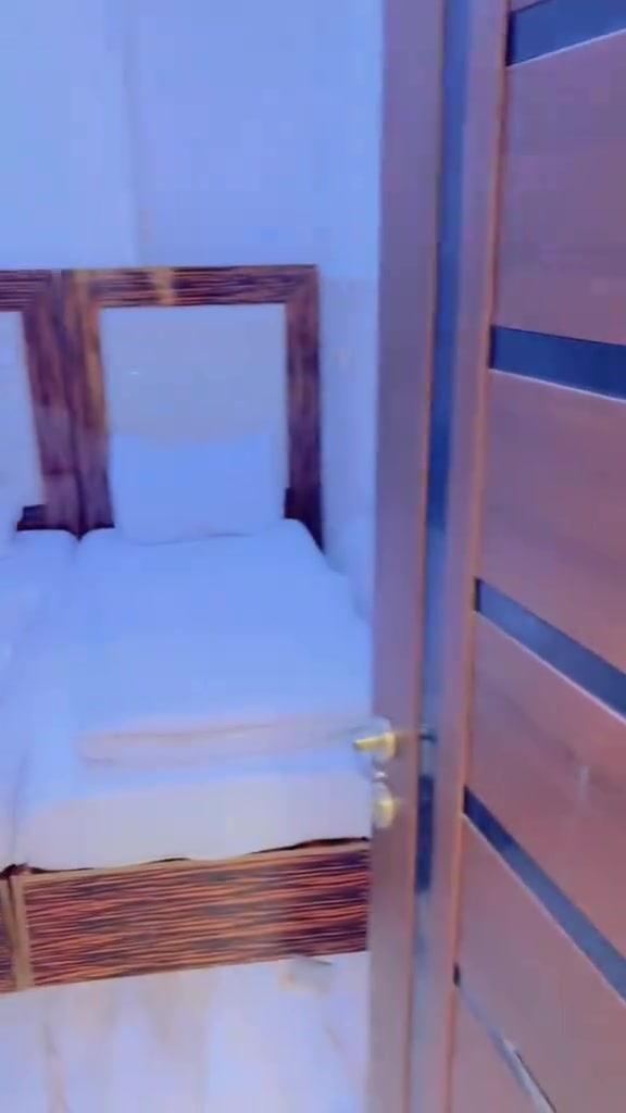 سلام عليكم
🏠 شقق للإيجار اليومي
✅ شقق نظيفة ومريحة
✅ ثلاث طوابق كل طابق شقه
✅ موقع مناسب وخدمات متوفرة
✅ مناسبة للعوائل والشباب
العنوان كربلاء قرب الامام الحسين ***********
