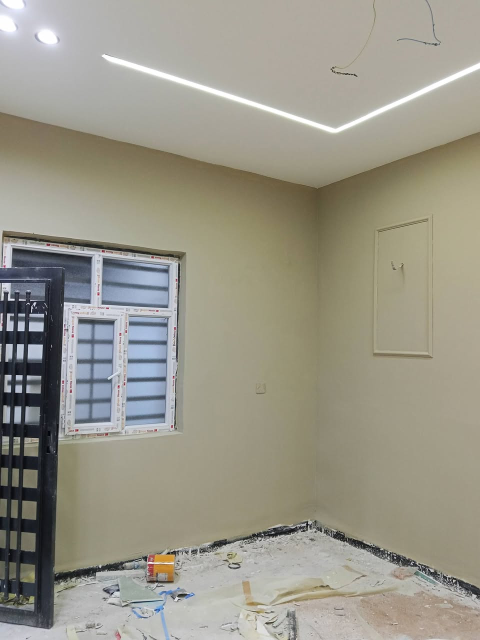 السلام عليكم صباغ داخلي وخارجي فوم سحب ملكي  خفاء سراميك طلس عام صبغ اخشاب شغل درجه اوله وهاذه عملي للستفسار واتساب او مراسلت صفحه***********
