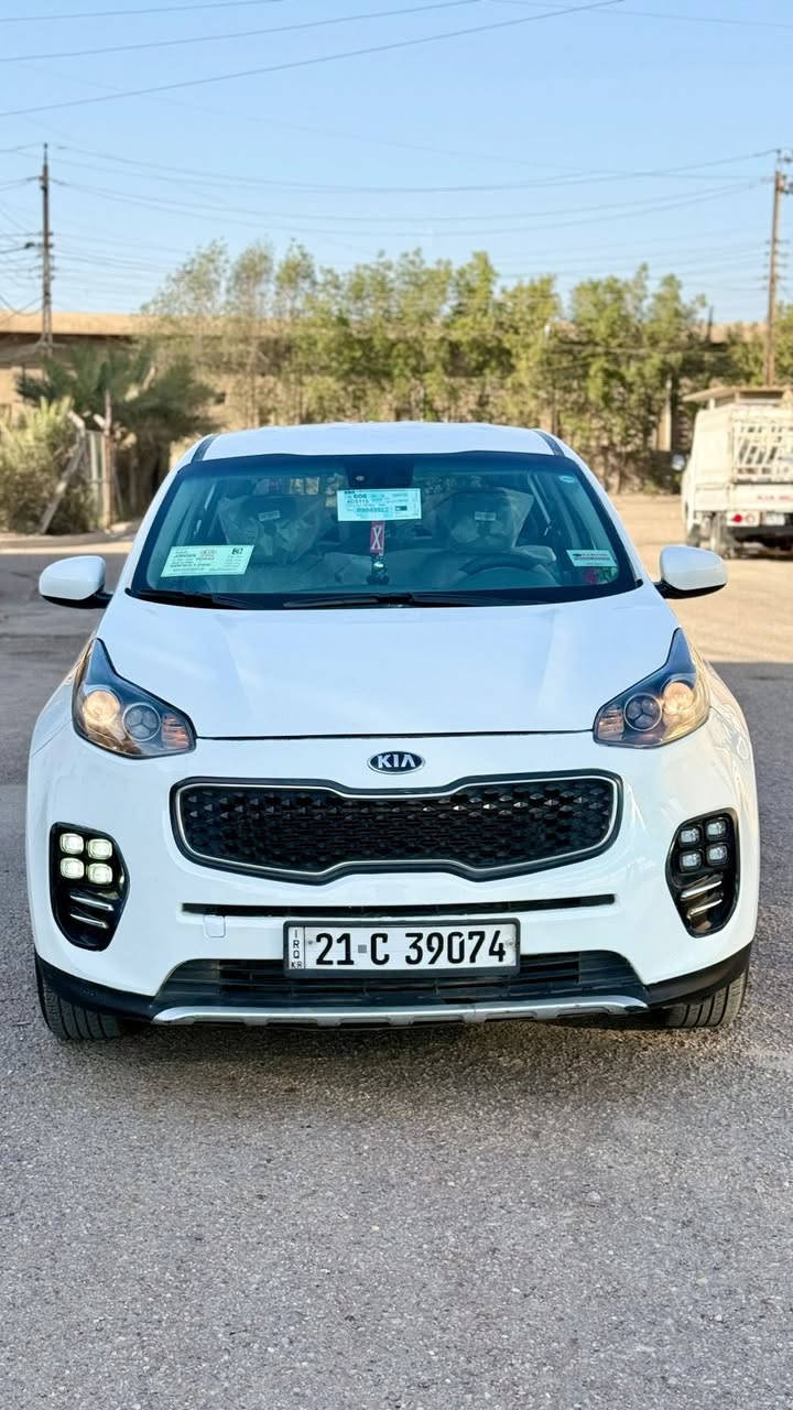 للبيع كيا سبورتج موديل 2017 لون ابيض حادث السياره بنيد بدون دواخل ولباقي لا صبغ  ولا شخوط ولا تكحيل ولا تبديل بشرط السونار شواصي ولغود مكفولات كير ومحرك 2400 رقم شمالي الدولي الجديد ب اسمي تريد تحويل وكاله ثاني يوم هزه وفحص جديده سنويه جديده  يعني سياره ما عوزها مصرف ربع دينار جاهزه تخم تايرات جديد صدر جديد سياره مال بيت ع ايدي وما بيها نقص جاهزه داخل لونين بيجي ورصاصي شاشه كبيره وكامره فول تحكم ستيرن كشنات تتفئه فورويل سبايدرات بلاديه جهتين كروز مثبت السرعه مانع الانزلاق قطعتين تبريد مركزي منفصل نضام صعود ونزول منحدرات مود درايف ثلاثه انضمه قياده سبورت وسمارت وايكو اقتصاد البانزين وبعد بيها مواصفات اكثر / مكان السيارة بغداد-الرصافه  للاستفسار الاتصال على الرقم *********** وبيه واتساب#السعر_148 وبيها مجال  بسيط
