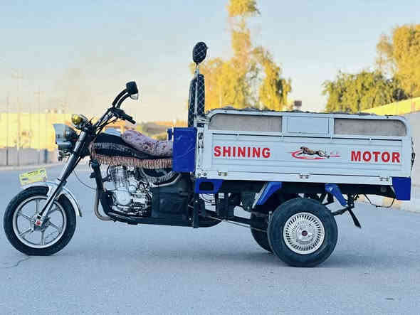 سلام وعليكم شباب عندي هاي الستوته للبيع شاخوان فحل عالي قلاب موديل 2021 بلادي محرك 2021 بلادي بيهـ بليته ومنفيس كامل رگبه محرك شاصي شرط كهربائيات كلهـ شغاله سلف شغال تايرات 3 جوبلس ستوته حلوه ومناقصهـ شي مال جناي وانطيهـ كفاله عامه قطرة صبغ مابيهـ شراي اتصل ودلل مو شراي رجاً اعبر المنشور 
السعر مليون 325 وبيهـ مجال حك الجيه 
***********
***********
