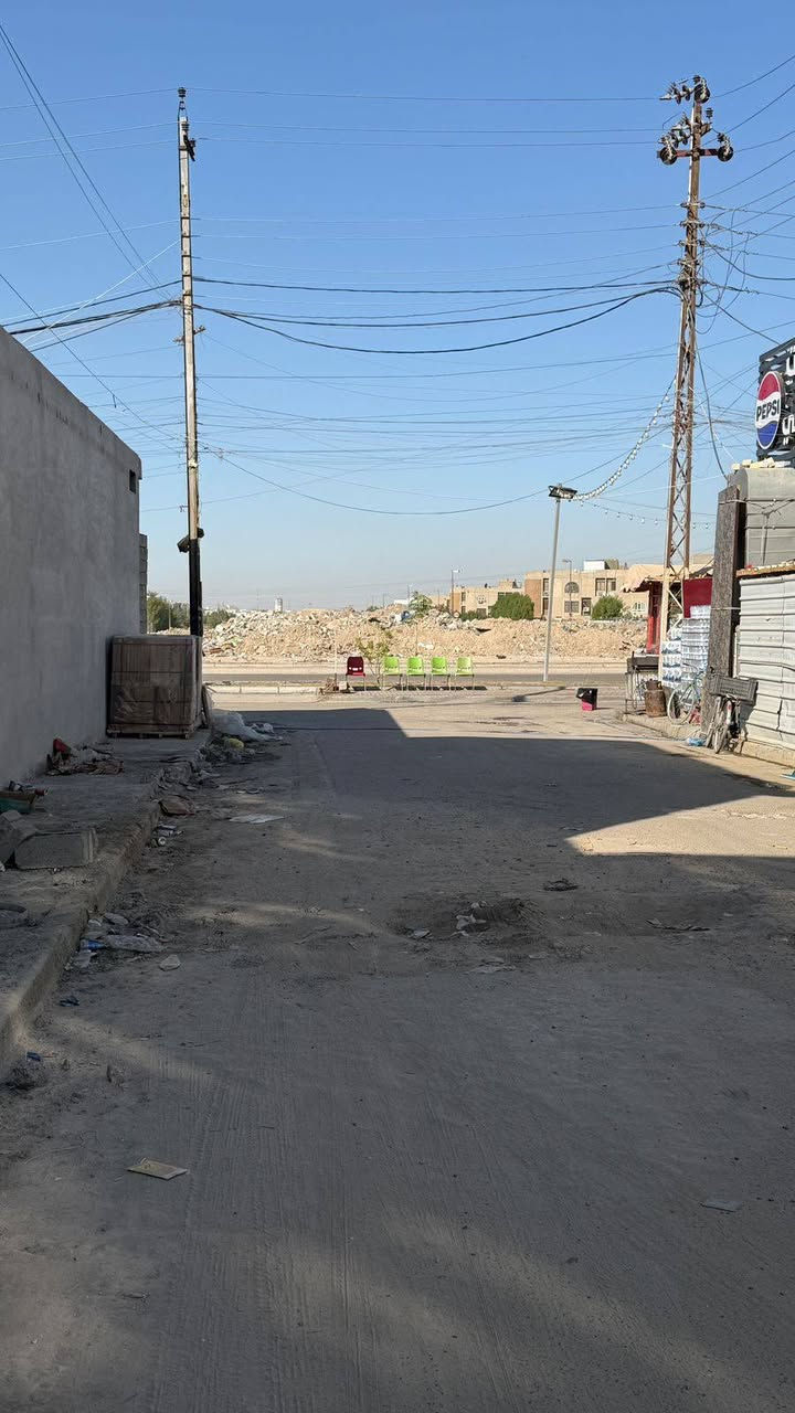 ‏مشتمل للبيع المساحة 50 متر حي الجهاد الأساتذة قرب أربع شوارع قرب مجمع السلام السكني موقع قريب على الشارع العام المحتويات ثلاث غرف نوم صحي ات عدد اثنين صالة مطبخ البناء حديث غير مسكون الاستفسار ***********
