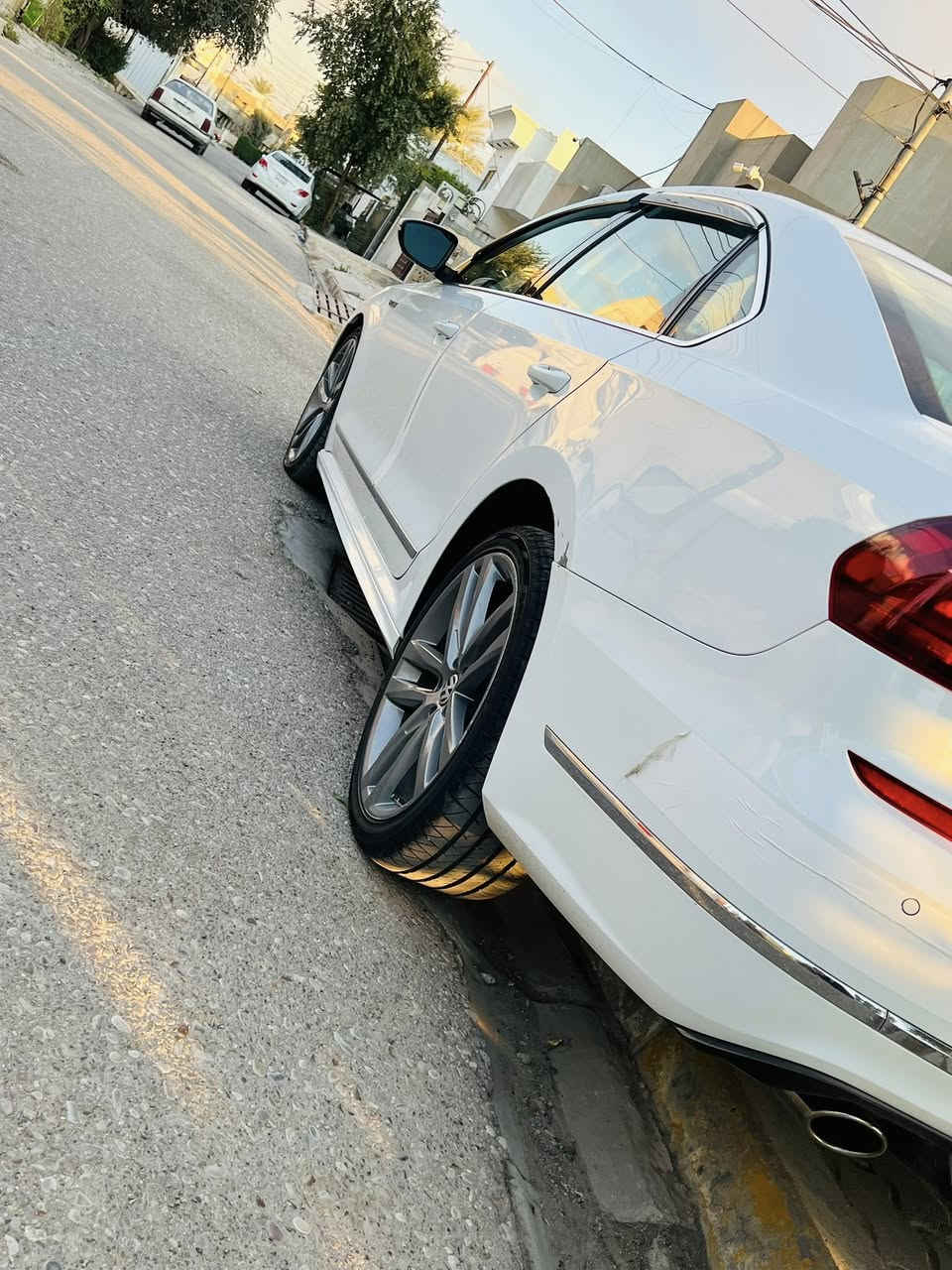 السلام عليكم
فولكس واكن باسات 2019 Rline فول مواصفات

ماشي 121 ميل 

رقم اربيل 

محرك 2000 تيربو  

بصمه

سلايت

تشغيل عن بعد 

رادار جانبي وامامي وخلفي 

تحديد مسار 

قطعتين تبريد 

كشن جلد 

كهربائي 

هيتر

لايت زنون وحاجب

صندوق يفتح على القدم 

بعد بيها مواصفات  هوايه ال Rline معروفه مواصفاته

السياره نظيفه وجاهزه 

الضرر موجود بالمنشور 

يرهم ( مراوس)***********

المكان. كركوك شارع القدس 

السعر . 158 .  وبيها مجال قليل
