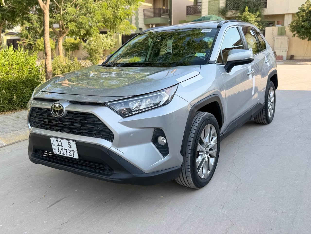 ‎راف فور فئة XLE premium صناعة ياباني وارد امريكي
‎موديل 2020 اللون سلفر
‎غرفةجلد اسود  
‎محرك ٤ سلندر ٢٥٠٠
‎ماشية69 الف ميل بسس 
‎فتحة سلايد.كشن كهربائي  . بصمة ابواب .بصمة تشغيل 
تشغيل عن بعد 
‎شاشة  car play android auto
‎صندوق كهرباء . مقاعد خزن 
‎٣ انظمة قيادة (سبورت ايكو كومفورت)
‎رادارات أمامية، نقطة عمياء ،نافيكيشن ،تراكشن. اوتو هولد ،تبريد قطعتين
شحن وايرليس 
‎ ويل ١٩ كروم 
‎سيارة رقم بغداد دولي شرط التحويل 
‎السعر 158ورقة اعلى فئة بالراف بريميوم
‎الضرر اربع قطع صبغ اشويه طرف السائق بيها دواخل 
مكاني كركوك 
*********** كركوك, العراق
