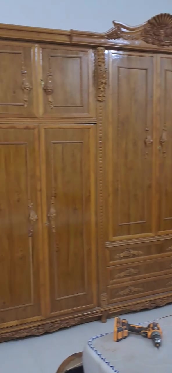 صبحكم الله بالخير غرفة عراقية مستخدمة نظافة ٩٥% 
غرفة مثل ميكولون لكطة ضمان ٥ سنوات ع الشغل مالتها 
شغل زان وتفاصيل هواي جاهزة فقط نقل وشد بغرفة الي تصير من نصيبة 
***********
