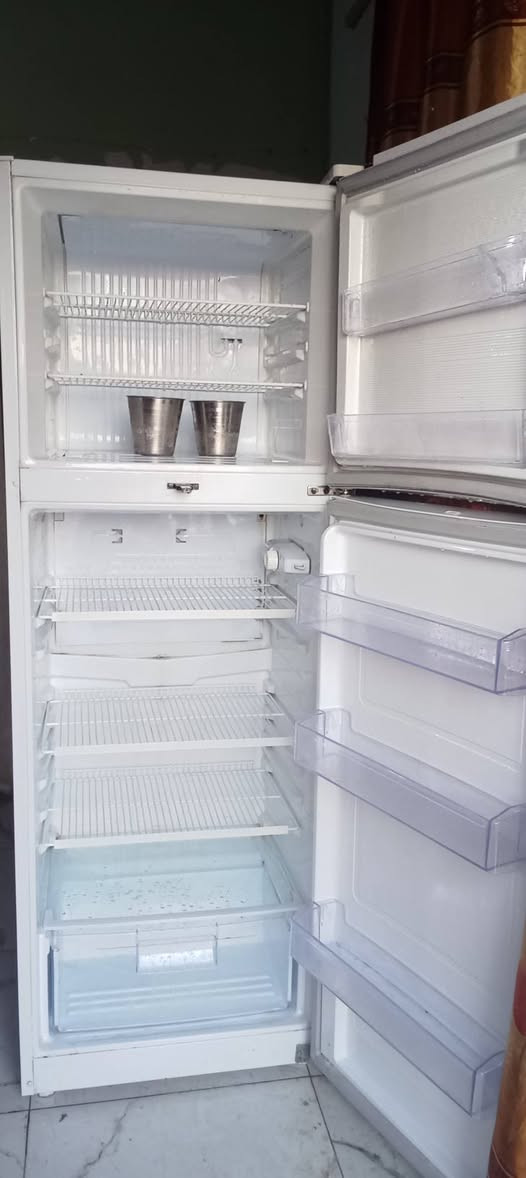 ثلاجة اخت الجديده 26قدم سعر 225 مدينة الصدر اكو توصيل ***********
