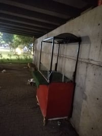عربانه للبيع مال عصاير كامله هيه ونشراتها مع ٢ خلاطات جدد  وبيها فتحه ...