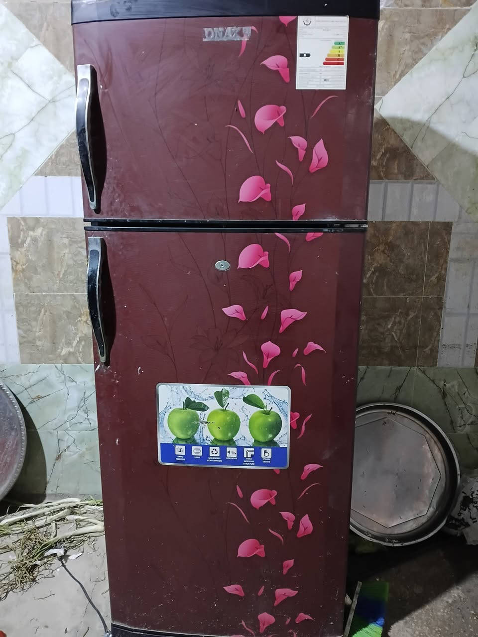 ثلاجه اخت جديد معوزه غاز سعر ٦٠الف***********
