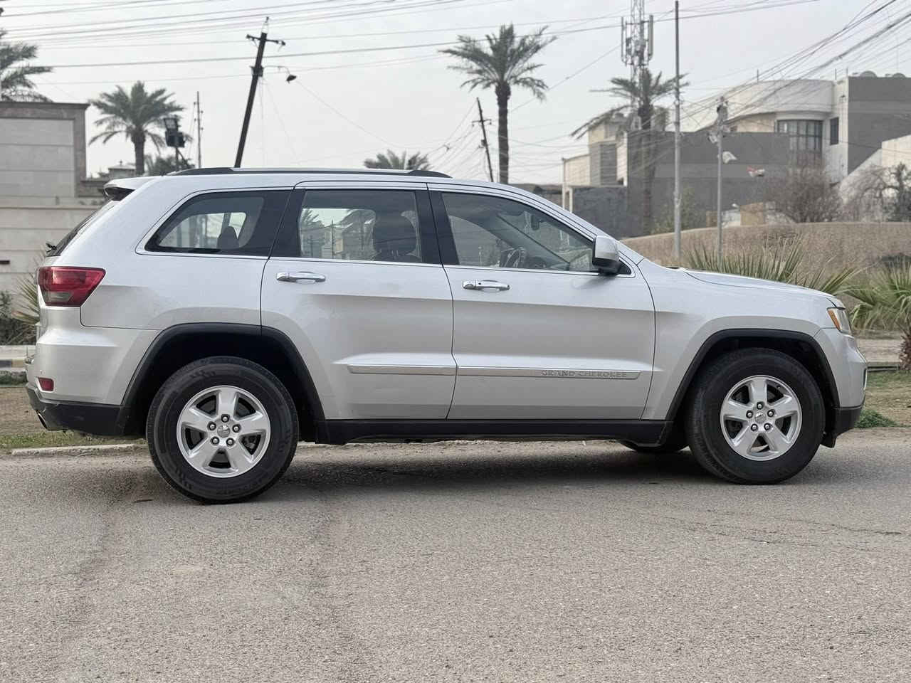 السلام عليكم
جيب 2011 خليجي 
حجم المحرك 6 سلندر 3600
البنيد و وجاملغ مبدل نفس ألون   بدون دواخل  
كير محرك جديد 
باسمي  تحويل ثاني يوم 
تبريد ثلج امامي خلفي 
كشن السايق كهرباء 
بصمة + البواب بصمة 
ومعروفه البقيه المواصفات
ماناقصه برغي السيارة جديده متعوب عليها 
السعر المطلوب١٤٦ وبيها مجال 
الاستفسار ***********
العنوان بغداد 
غير متواجد ع الفيس
