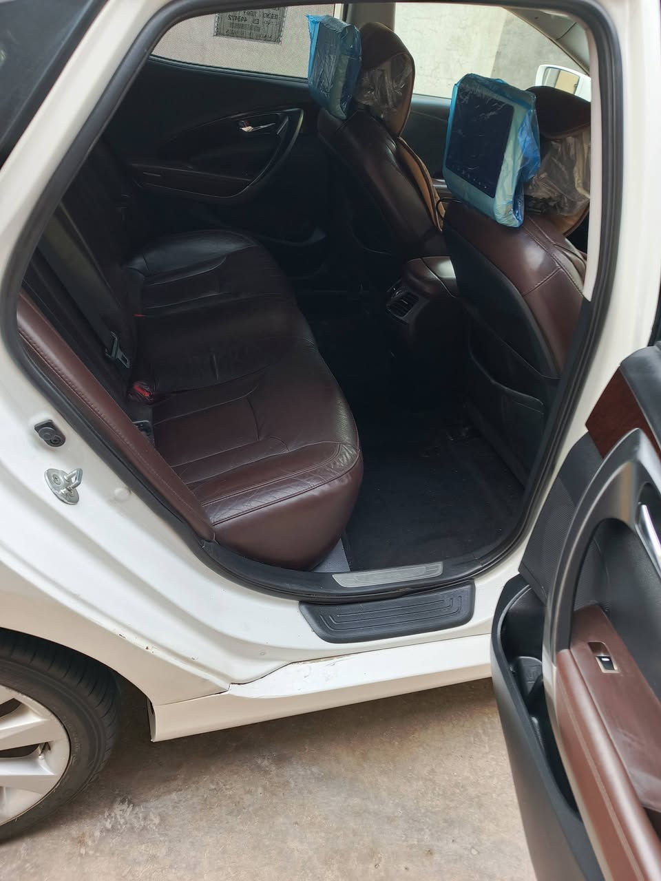 موصل
فول مواصفات رقم اربيل 

سيارة خليجي  فول بنوراما 

محرك 6 سلندر 

معروفة مواصفات ازيرة فول 

2014

للبيع او مروس استفسار ***********بي واتساب
سعر على خاص لو على. اتصال
