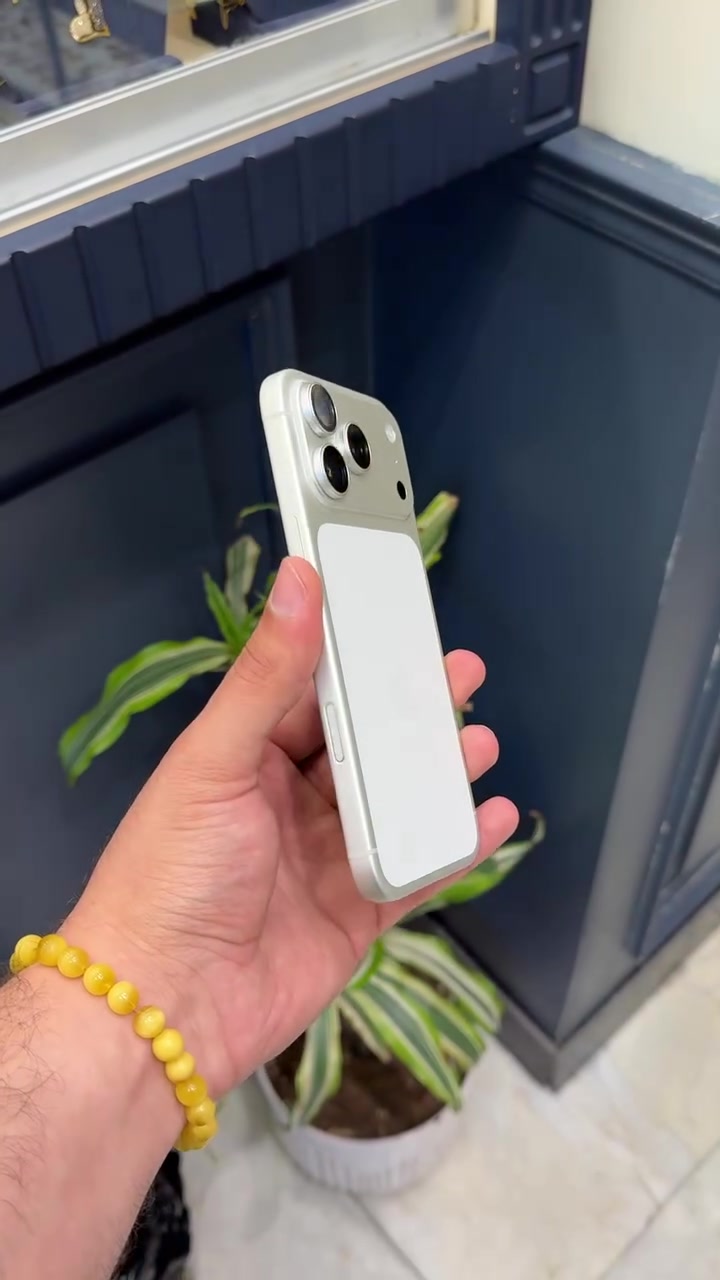 IPhone 17 pro max
الذاكرة : 512 
البطارية : 100، عدد دورات الشحن : 6 
الشريحة : سيمكارت 
اللون : ابيض 
 الضمان : اكيد بعده داخل الضمان فتحت كارتونته بشهر الخامس 

السعر 2,250,000

للتواصل : ***********

العنوان : بغداد
