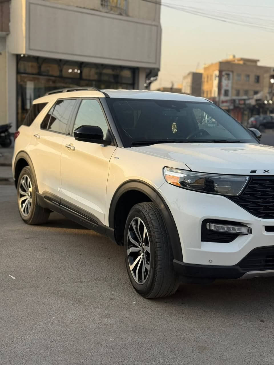 السعر 195 ورقه              ford explorer 2023  st line
وكلشي مذكور بالمنشور رجاءا شوف المنشور كله
سونار وصور الحادث 

فورد اكسبلور اس تي لاين 2023
مرقم بغداد تحويل ثاني يوم 
محرك 4 سلندر 
فول عدا الفتحة 
الكشر ما بي صبغ فقط بارد مذكور بالسونار 
شاصي ولغد مبدل تصليح درجه اولى ترايها وين ما يعجبك 
ورجاءا لحد يكسر بالحلال لان اني حاسب حساب كلشي وهذا السعر قليل عليها  والله بس الظرف 

مكاني بغداد 
***********
