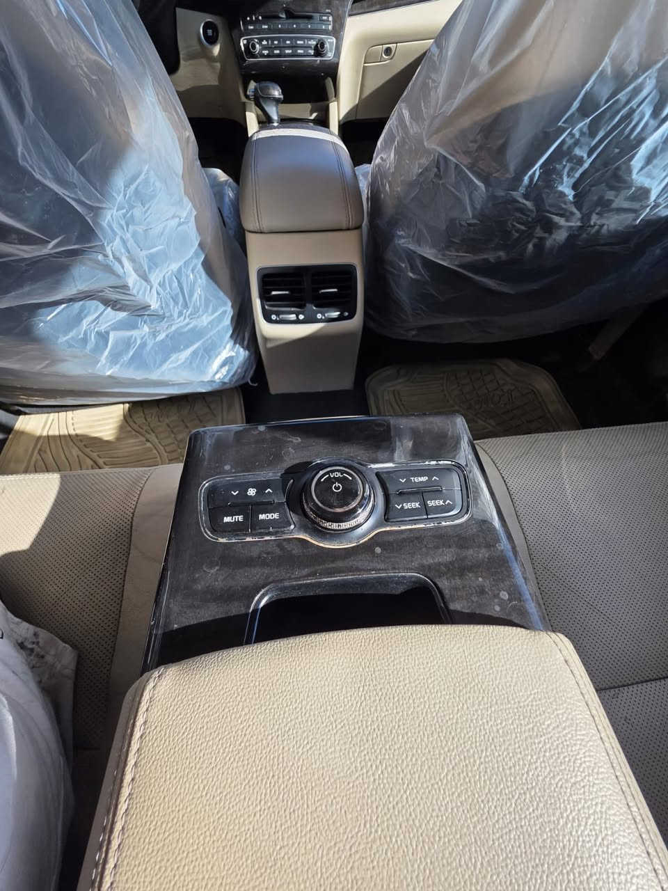 السلام عليكم كادينزا موديل 2014 

مكينه 3500 6V فول نضافه

قطعتين صبغ

تحويل موجود ووكاله موجود

موصفات سياره !!!

1.بصمه

2.كشنات جلد

3.كشنات كهرباء

4.كشن خزن ميموري 

5.برده كهرباء

6.ستيرن كهرباء 

7.لايت عدسه زنون بلادي

8.شفتات ستيرن 

9.كشنات تدفئه 

10.سماعات انفنتي 

11.شاشه عداد الكتروني 

12.كامره وحساس

13.ويل حجم 19 تخم تاير 

14.مري شفط

15.مري قلاب عل بك R

16.نظام تحكم خلفي بصوت وبرده 

17.حساس مطر وهيتر جام 

18.نظام انارة محيطية داخلي كل الالوان وكل الابواب

موصفات معروفه بل كادنزا 

سياره مكانه بغداد الامين الثانيه 

السعر 135 بيه مجال رجائاً بدون كسران سياره صافيه وجديد تحكم رقمي ***********
