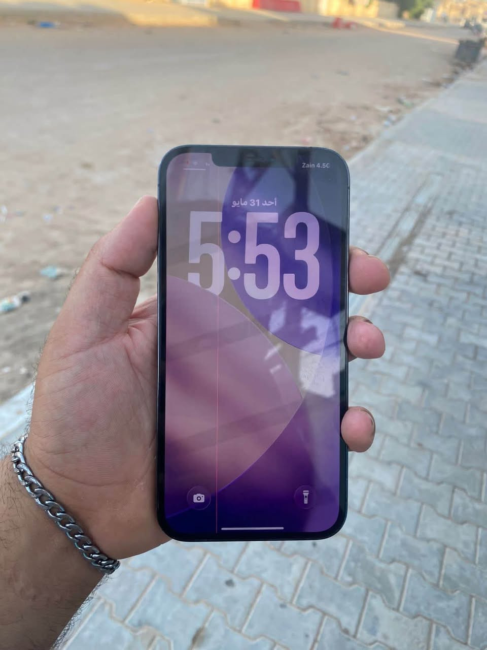 12 برو ماكس بلادي وتر مامفتوح غراضه كامله
بطاريه71 بلاد لا مرفوع ولا ملعوب بيها وشحنه مره بليوم ذاكره 256 بي خط خفيف بكد شعرايه وومبين وانطي بي ضمان مايكبر ويصلحو بليزر سعره375 وبي مجال قليل  مكاني نجف  حي الميلاد رقمي واتساب ***********
