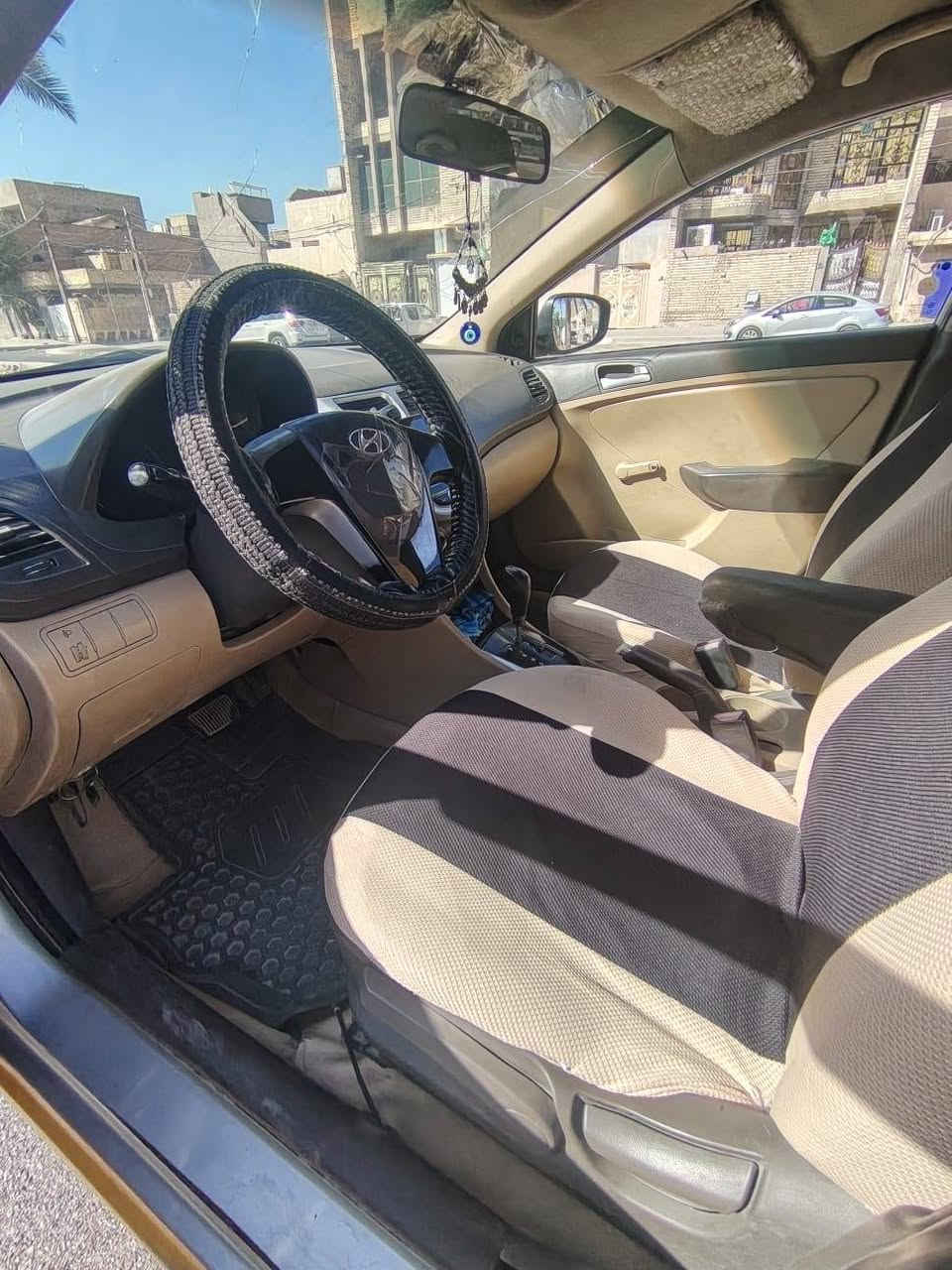 اكسنت 2013
وراد امريكي بدون حادث 
بيهه طخات خفيفه بل عراق 
السعر 72
***********
مكان بغداد
