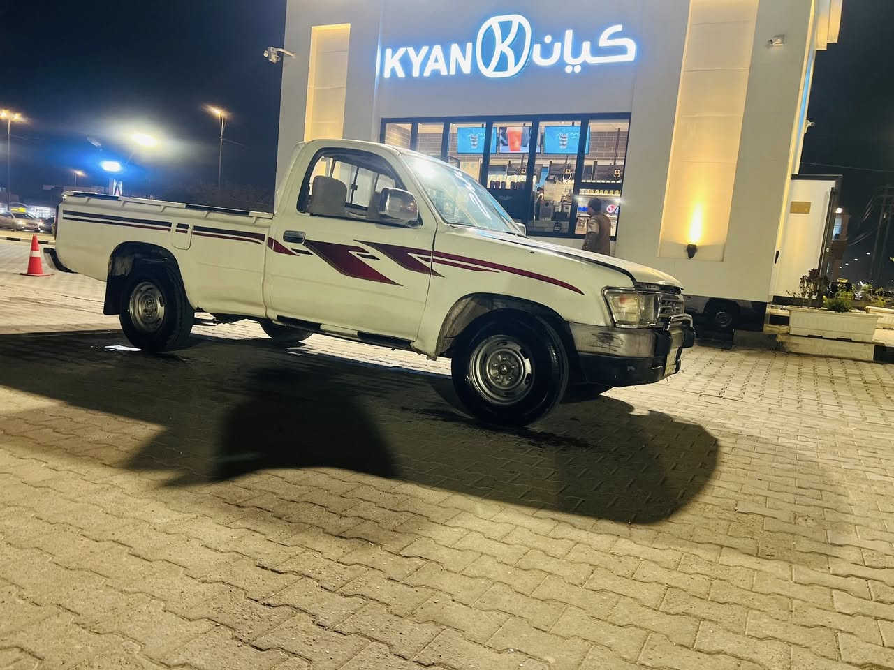 تيوتا هايلوكس مديل2000. تك قماره   رقم ميسان 
محور كير ومحرك.  2ونص. بطه حاويه ستوني شادهن. باتري جديد ضفيره جديده حداديه جديده.  سياره بيها ضربه تفاصيل اكثر. مراسله نفس الصفحه *********** مكانها نجف.   سعر. 52
