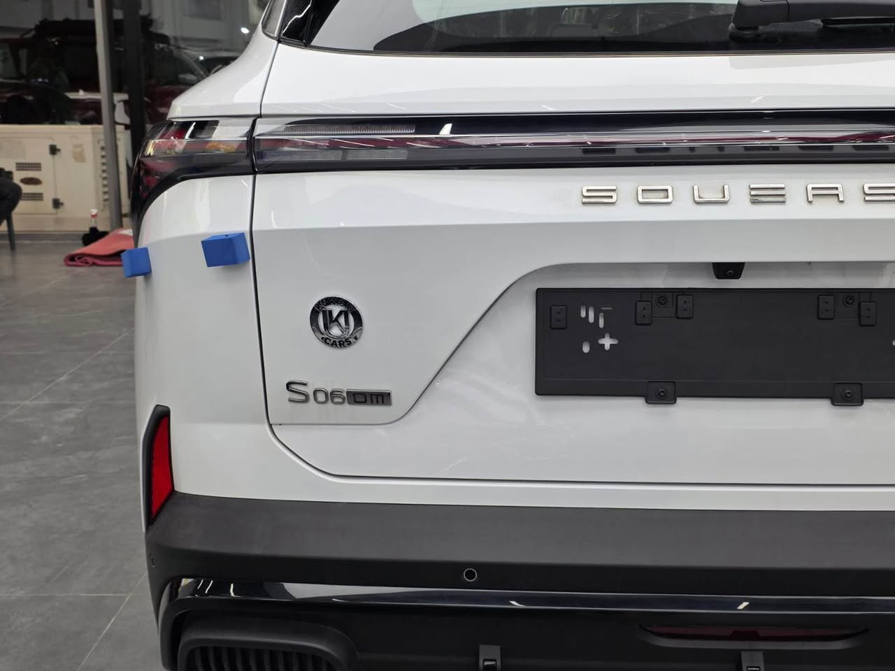 🚗 Soueast S06 Hybrid 2026 (Full Options)
📌 بەشی کوردی:
• جۆری ئۆتۆمبێل: Soueast S06
• مۆدێل: 2026
• بزوێنەر: هایبرید (بەنزین + کارەبا ⚡) - زۆر کەممەسرەف و بەهێز
• ڕەقەم: کاتی
• شوێن: هەولێر (سیارە)
• مواسەفات: فول مواسەفات (فول ئۆپشن)
✨ گرنگترین مواسەفاتەکان:
• بزوێنەری 1.5L Turbo پلاگ-ئین هایبرید لەگەڵ گێڕی پێشکەوتووی DHT.
• شاشەی گەورەی ناوەڕاست 15.6 ئینج (سیستەمی هۆشمەند).
• کامێرای 540 پلە (Panoramic 360 + دیمەنی ژێر ئۆتۆمبێل).
• سیستەمی دەنگی پێشکەوتووی SONY (8 بڵندگۆ).
• ویلی 20 ئینج سپۆرت.
• کوشنی چەرم، کارەبایی، لەگەڵ سیستەمی ساردکەرەوە (کاردەکات بە شەحن و بەنزین).
• سەقفی پانۆراما، لایتەکانی Matrix LED.
• شەحنکەرەوەی بێوایەری مۆبایل (50W Fast Charging).
• سیستەمی سەلامەتی (ڕاداری پێش و دوا، پاراستنی هێڵ، برێکی ئۆتۆماتیکی).
📌 القسم العربي:
• نوع السيارة: ساوایست Soueast S06
• الموديل: 2026
• المحرك: هجيني (بنزين + كهرباء ⚡) - اقتصادي جداً وقوي
• الرقم: رقم كاتي (مؤقت)
• الموقع: أربيل (سيارة)
• المواصفات: فول مواصفات (أعلى فئة)
✨ أبرز المواصفات:
• محرك 1.5L توربو پلاگ-إن هايبيرد مع ناقل حركة DHT المتطور.
• شاشة وسطية عملاقة مقاس 15.6 بوصة بنظام ذكي.
• كاميرا 540 درجة (محيطية 360 + رؤية الشاصي السفلي).
• نظام صوتي احترافي من SONY (8 سماعات).
• ويل كروم سبورت مقاس 20 إنش.
• كراسي جلد، تحكم كهربائي، مع نظام تبريد المقاعد.
• سقف بانوراما، إضاءة Matrix LED أمامية وخلفية.
• شاحن لاسلكي سريع للهاتف بقدرة 50 واط.
• أنظمة أمان متطورة (رادار أمامي وخلفي، تحديد المسار، فرملة طوارئ ذاتية).
📞 لۆ پەیوەندی و زانیاری زیاتر / للاستفسار والاتصال:
• ***********
• *********** أربيل, العراق
